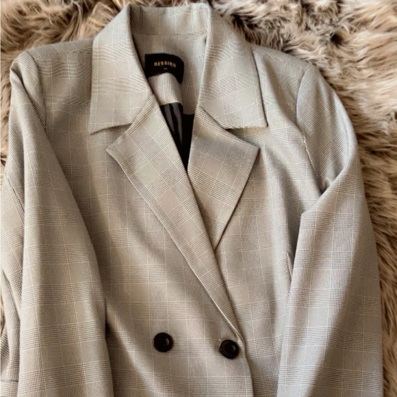 Nice jacket - Picture 3 of 3